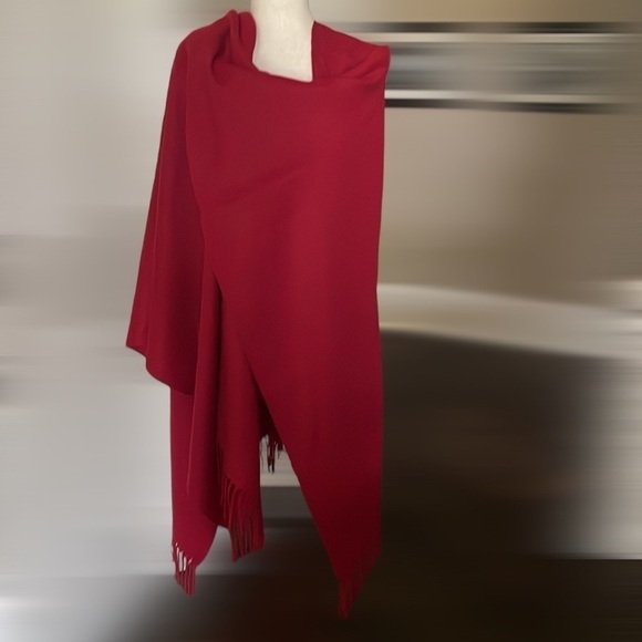 Beautiful Autumn Red Cape Fringe Hem One Size - Picture 4 of 5
